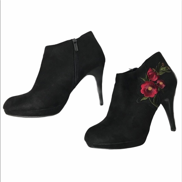 IMPO Black Fuax Suade Floral Embroidered Bootie NWOT - Picture 2 of 10